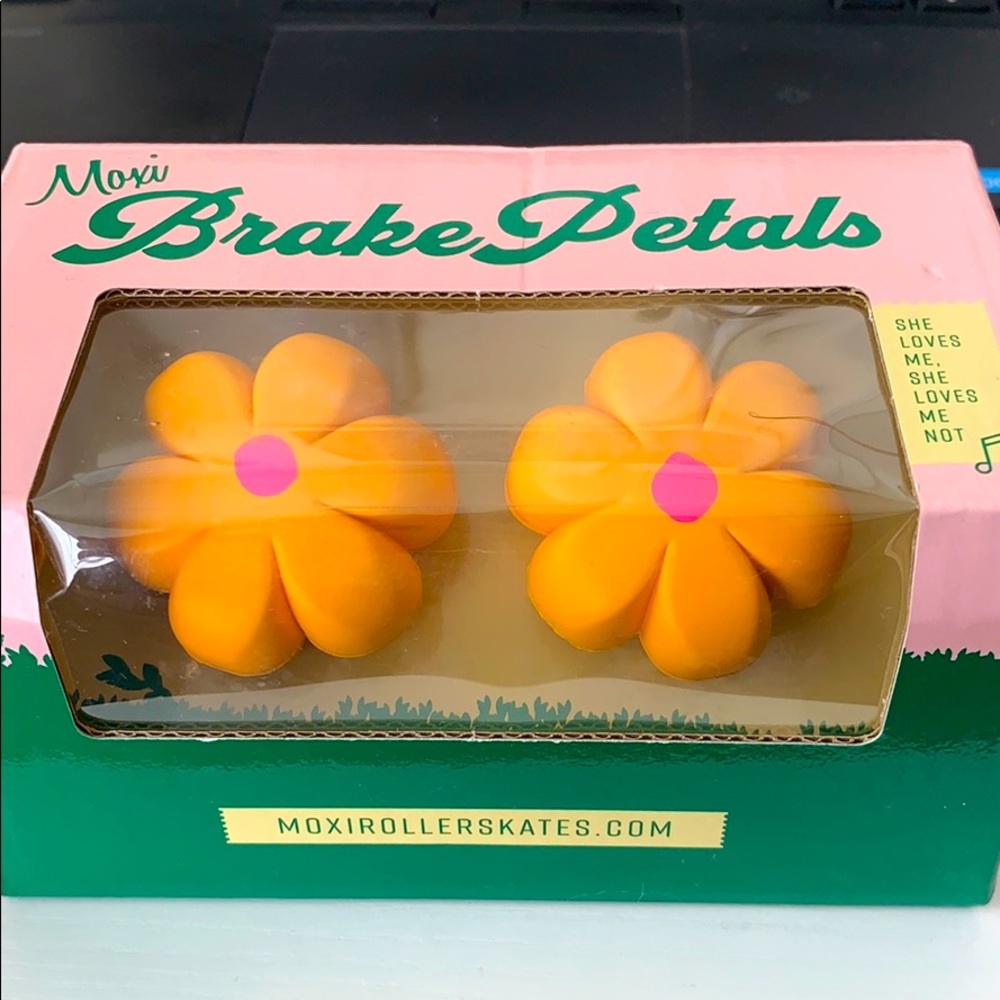 Moxi Petal Toe Stops